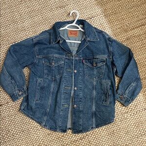 Oversized Levi’s denim jacket!! Maybe worn once
